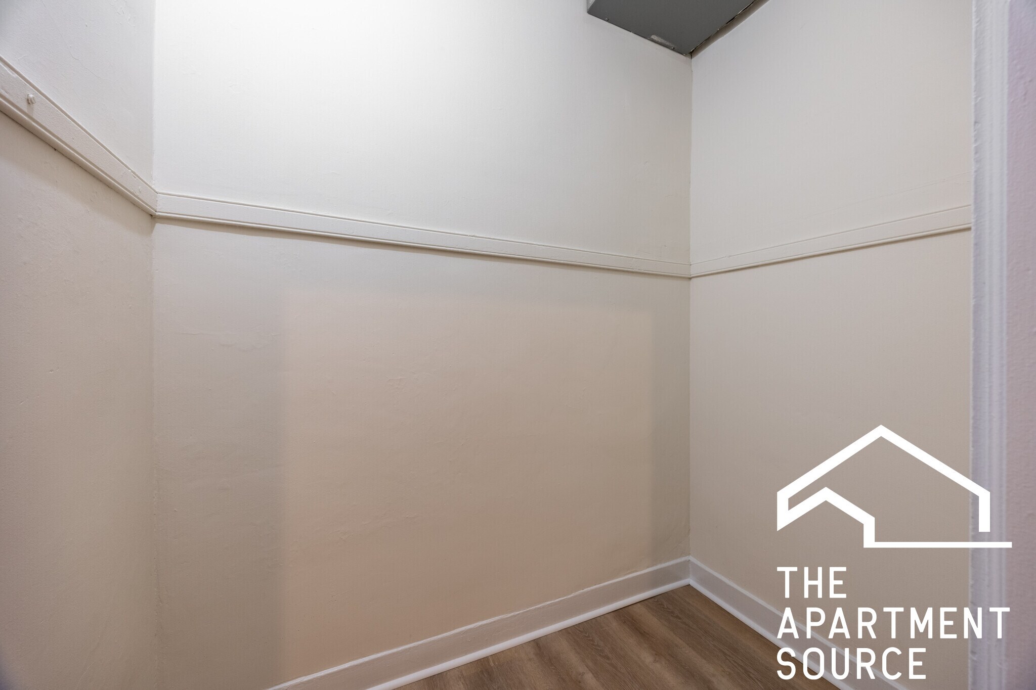 Building Photo - 2532 N Sawyer Ave