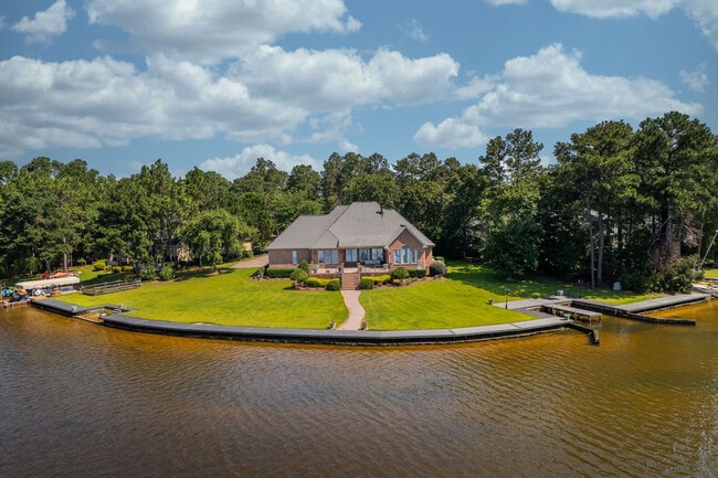 Building Photo - 488 Lakeside Ln