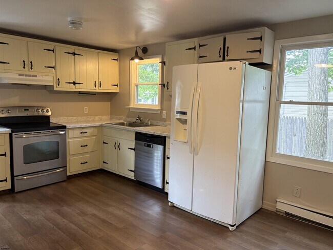 Building Photo - 409 Spruce Ave