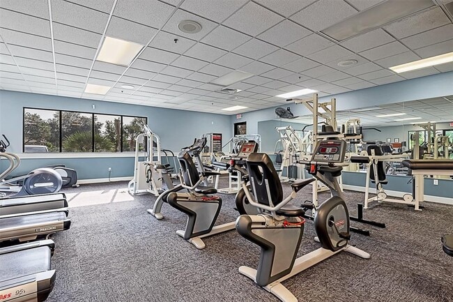 Building Photo - 819 Fairwaycove Ln