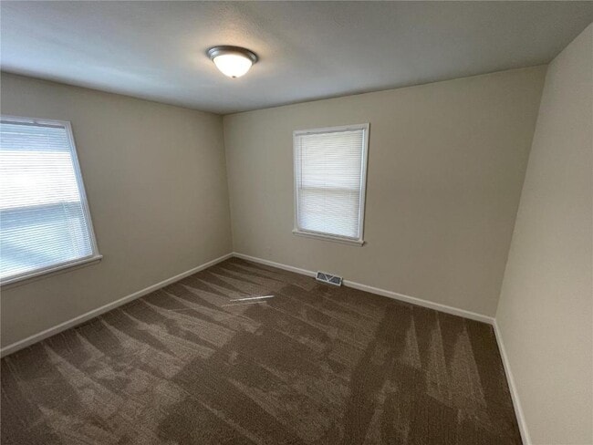 Building Photo - 433 Essen Ln