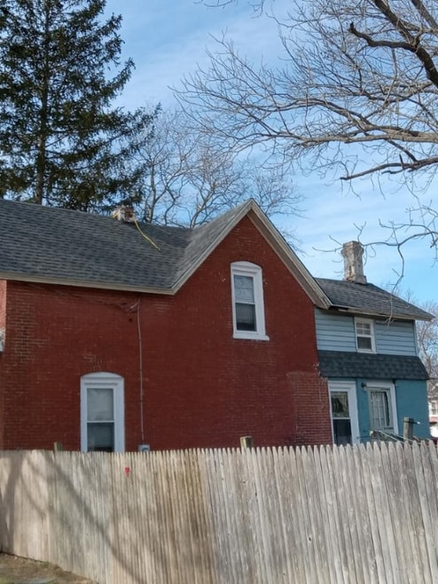 Building Photo - 221 S 4th St