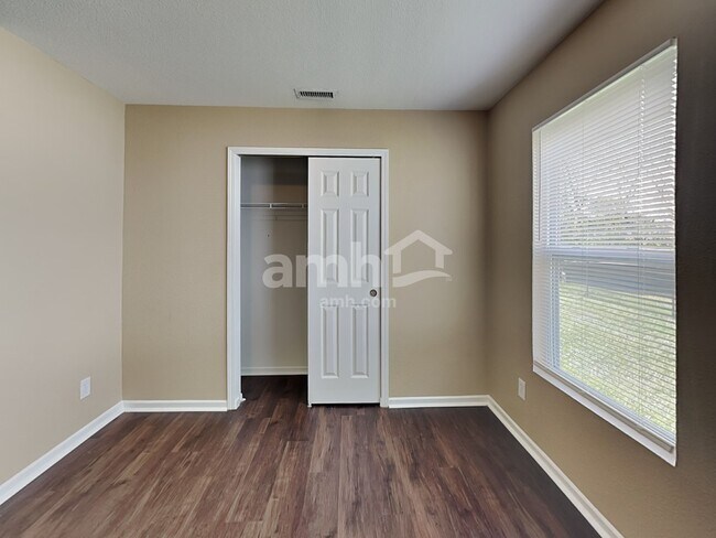 Building Photo - 7927 Newhall Way