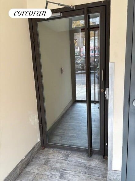 Building Photo - 821 9th Ave