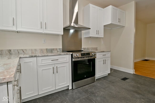 Building Photo - 3928 N Kenwood Ave