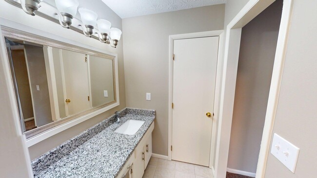 Building Photo - 2140 Fort Harrods Dr