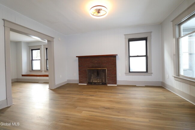 Building Photo - 442 Plymouth Ave