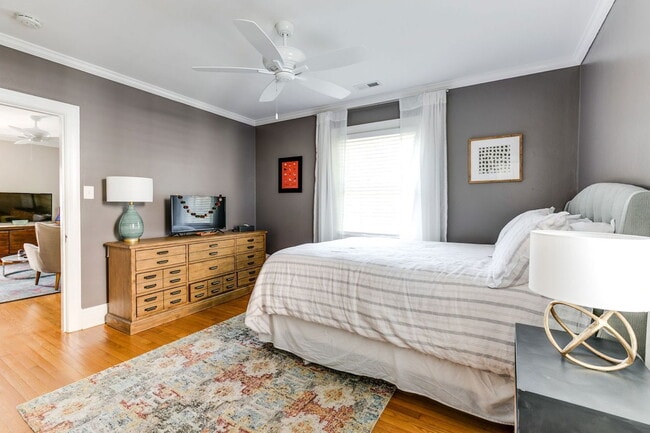 Building Photo - 5000 Bromley Ln