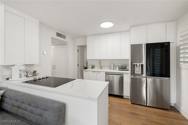 Building Photo - 175 5th Ave S