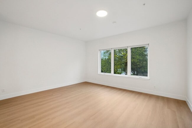 Interior Photo - 4920 SW Pacific Ave