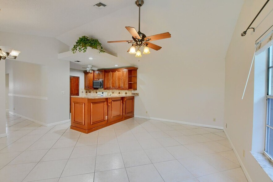 Building Photo - 22556 Middletown Dr