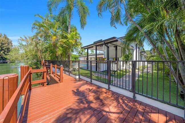 Building Photo - 5120 Carillo St