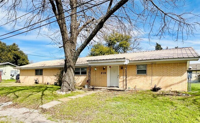 Primary Photo - 210 2nd St