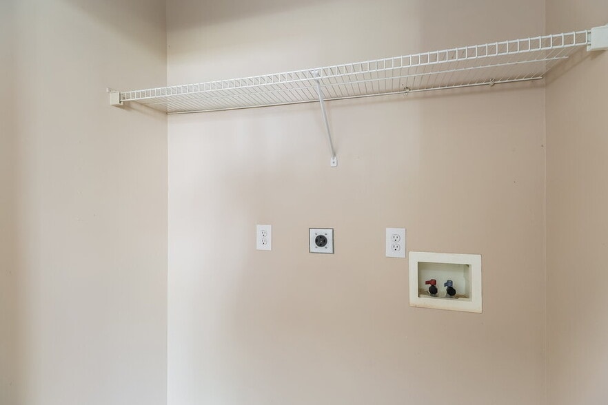 Building Photo - 8707 Meadowmont View Dr