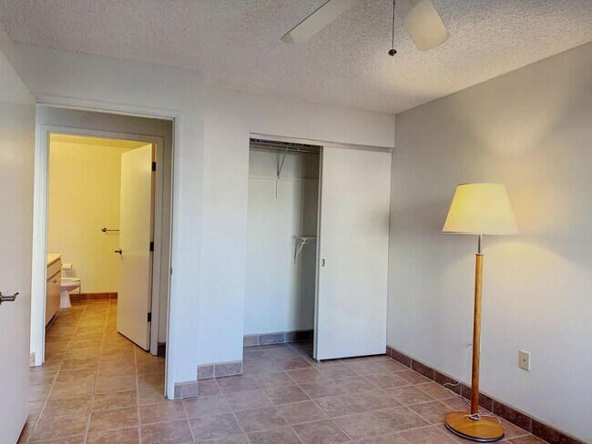 Building Photo - Kulana Knolls 1 bedroom townhome with TWO parking