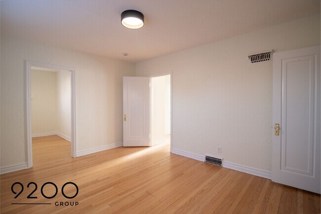 Building Photo - 1 Bed / 1 Bath- NEWLY RENOVATED APARTMENT ...