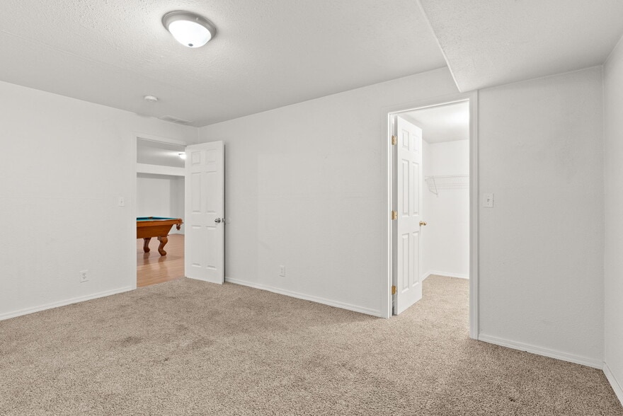 Building Photo - 5957 N Saint Croix Dr