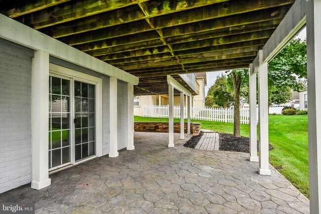 Building Photo - 6916 Birkenhead Pl