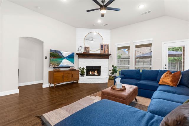 Building Photo - 853 Field Crossing