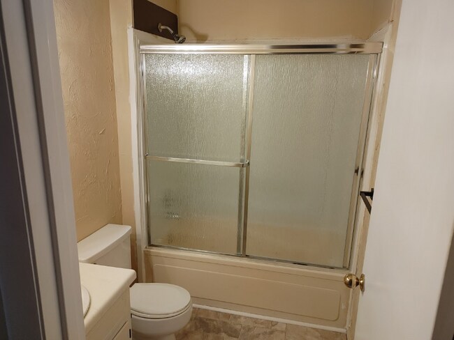 Building Photo - 1511 Medland Rd NW