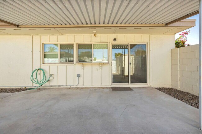 Building Photo - Scottsdale Townhome Now Available!