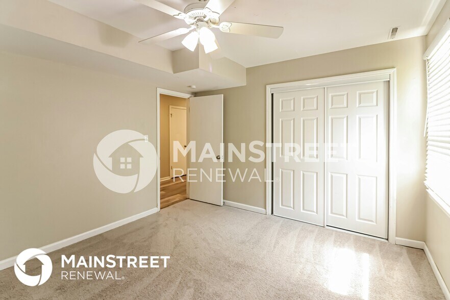 Building Photo - 7200 Willow Ave