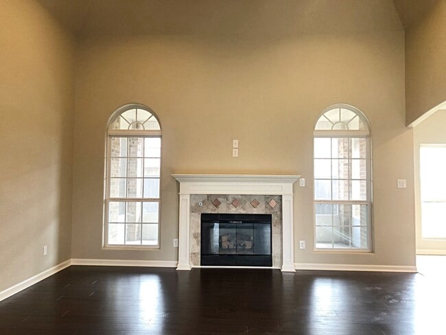 Building Photo - 305 Tyler Dr