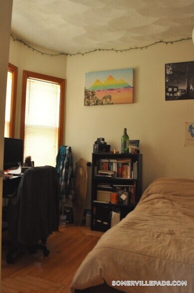 Building Photo - 10 Evergreen Ave