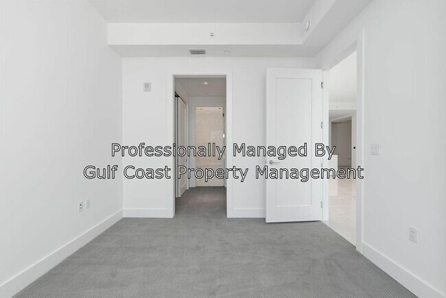 Building Photo - 111 S Pineapple Ave