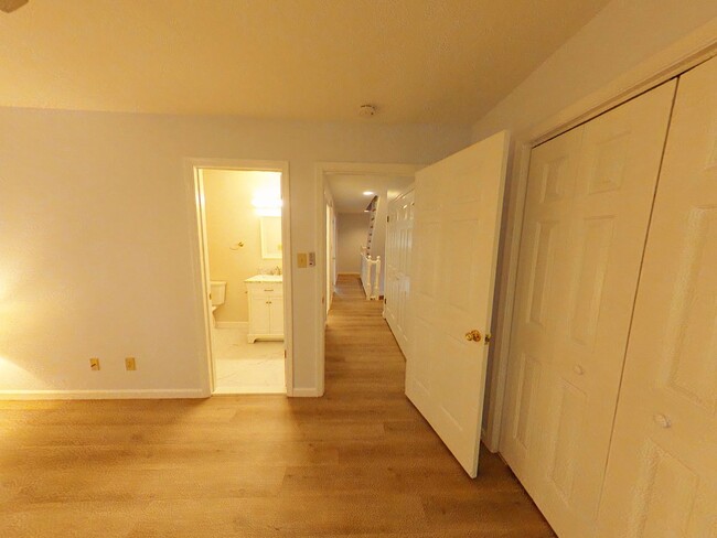 Building Photo - 3 Bedrooms, 2.5 Bathrooms Townhouse in Wil...