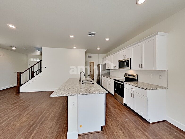 Building Photo - 1805 Macchia Ave