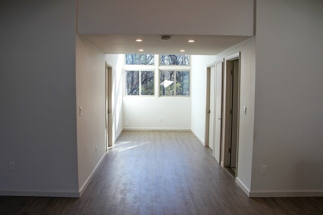 Building Photo - 151 Argilla Rd