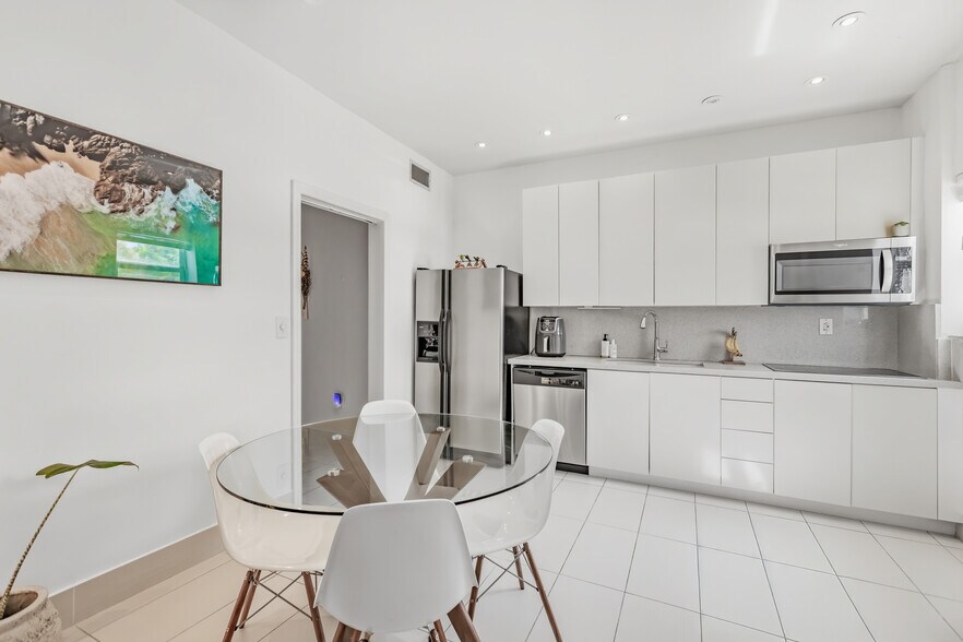 STAINLESS STEEL APPLIANCES - 5001 Collins Ave