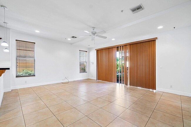 Building Photo - 811 S Federal Hwy