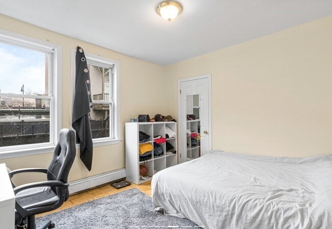 Building Photo - 68 Gore St