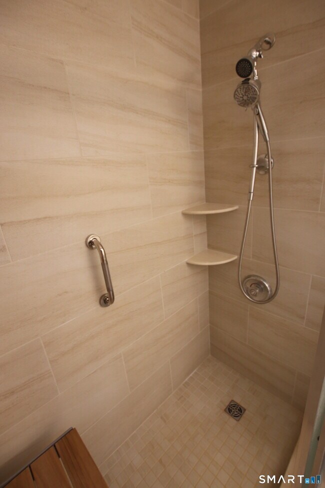 Building Photo - 53 Hollister Way N