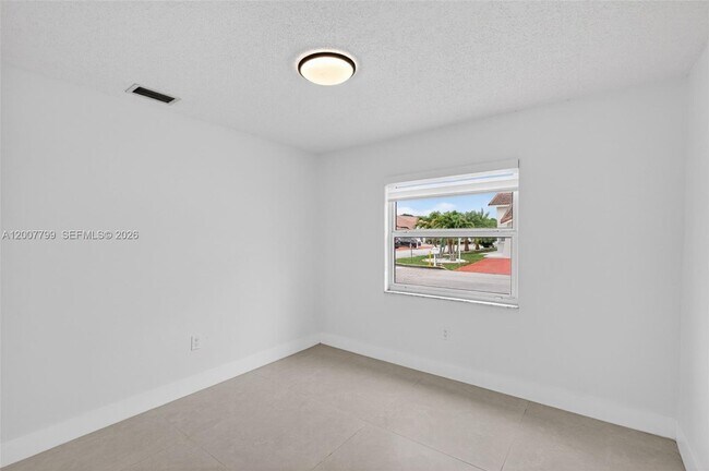 Building Photo - 4530 SW 143rd Pl