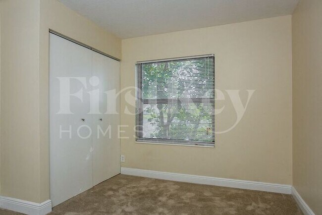 Building Photo - 5927 Ithaca Cir W