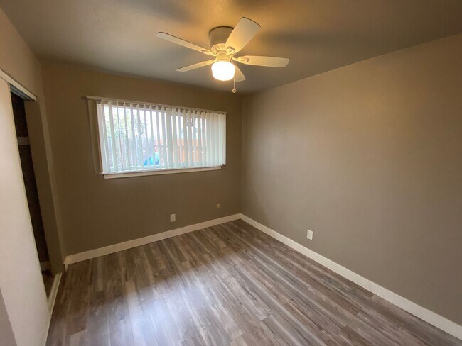 Building Photo - Cozy Update Duplex