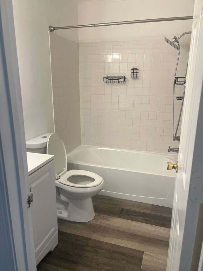 Building Photo - 609 N Stonestreet Ave