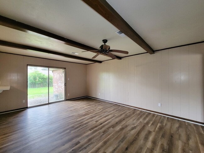 Building Photo - 2114 Yorktown Ct N