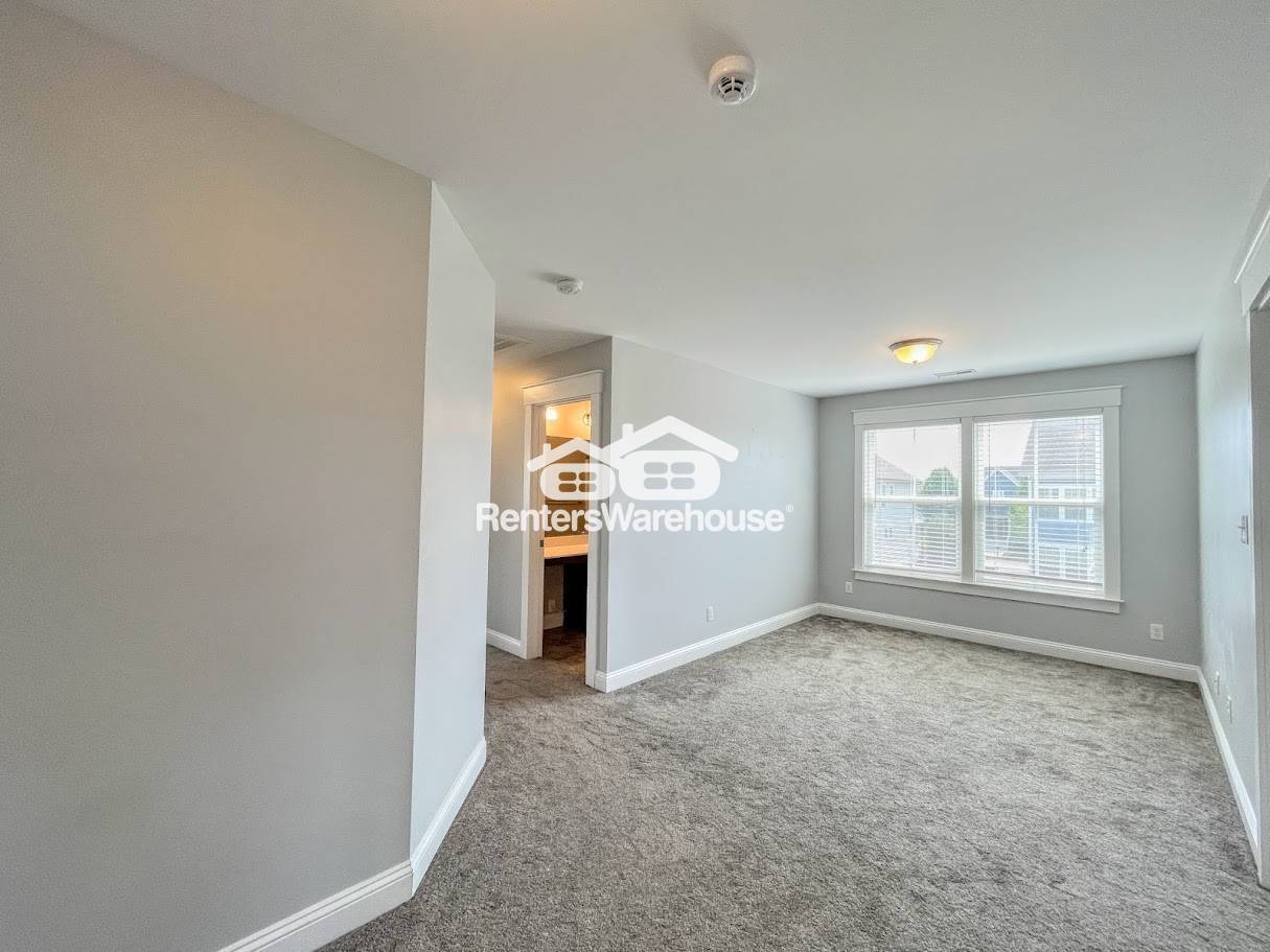 Building Photo - 3304 Patrick Henry Dr