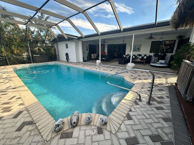 Building Photo - 2827 McKinley St