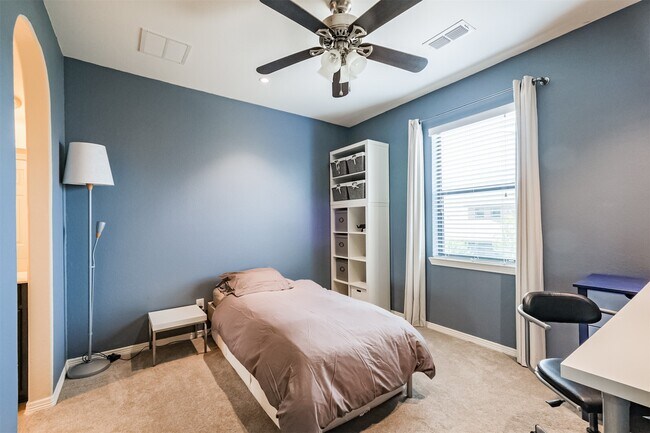 Building Photo - 27002 Calaway Falls Ln