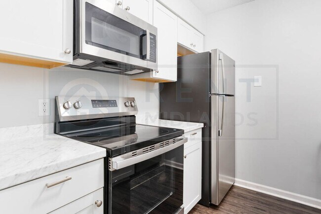 Building Photo - Newly Renovated 2 Bedroom Apartments Near I-26 and Costco!