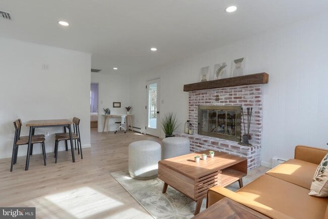 Building Photo - 137 Apple Ln