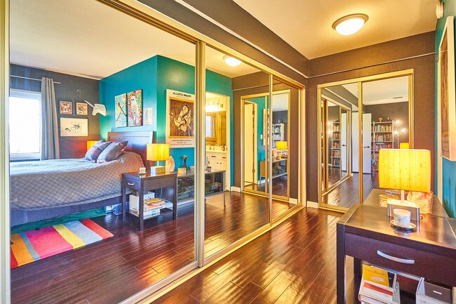 Building Photo - 4804 La Villa Marina