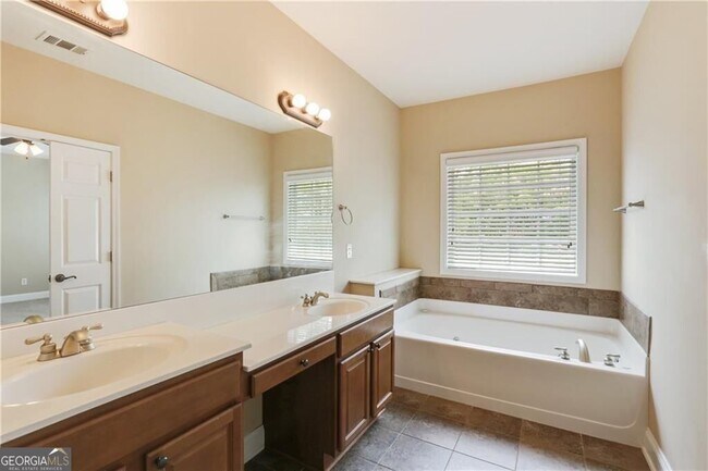 Building Photo - 5060 Windcrest Ln