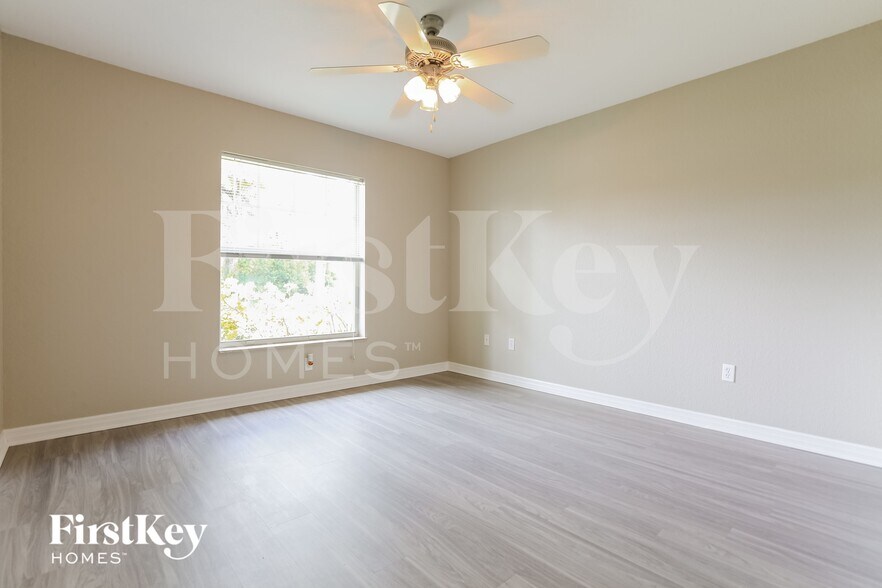 Building Photo - 2463 Alesio Ave