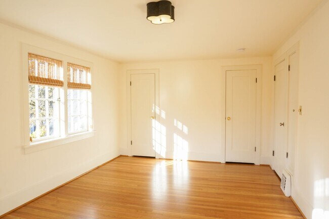 Building Photo - Dream Home in the Southwest Hills! Your Pa...